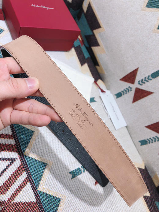 SF菲拉格慕-磨砂黑扣-水波纹牛皮 商品图6