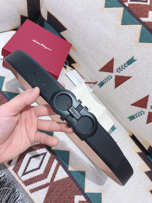 SF菲拉格慕-磨砂黑扣-荔枝纹牛皮 商品图3