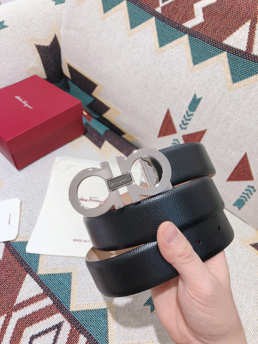 SF菲拉格慕-银色拼色扣-手掌纹+树脂皮 商品图3