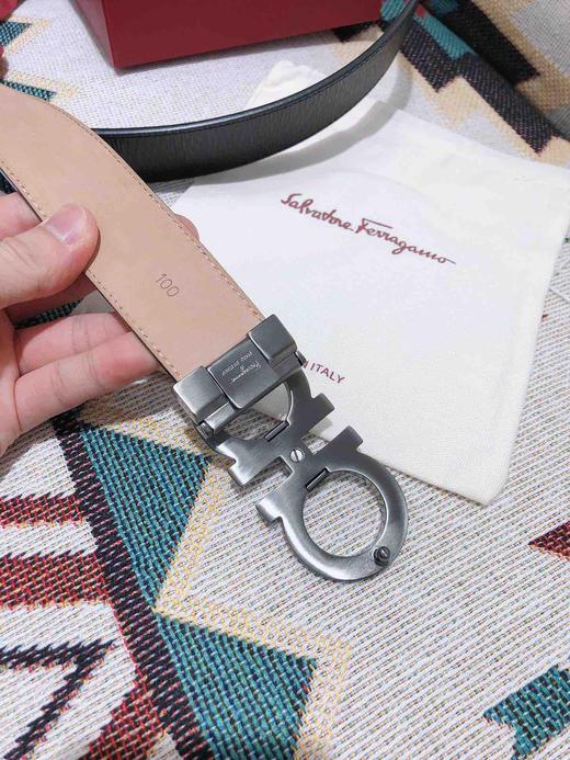 SF菲拉格慕-枪色扣-水波纹牛皮 商品图4