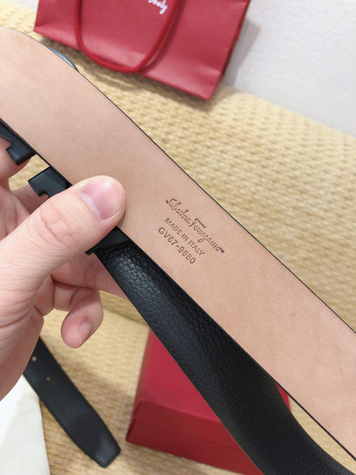 SF菲拉格慕-磨砂黑扣-荔枝纹+树膏皮 商品图6