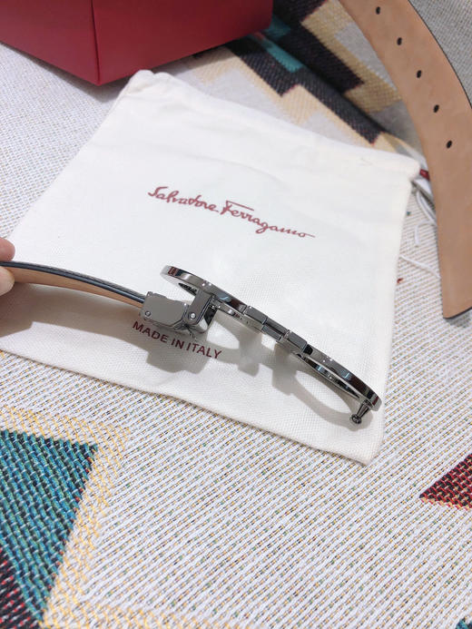 SF菲拉格慕-枪色拼色扣-手掌纹+树脂皮 商品图4