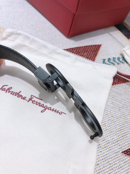 SF菲拉格慕-磨砂黑扣-水波纹 商品图7