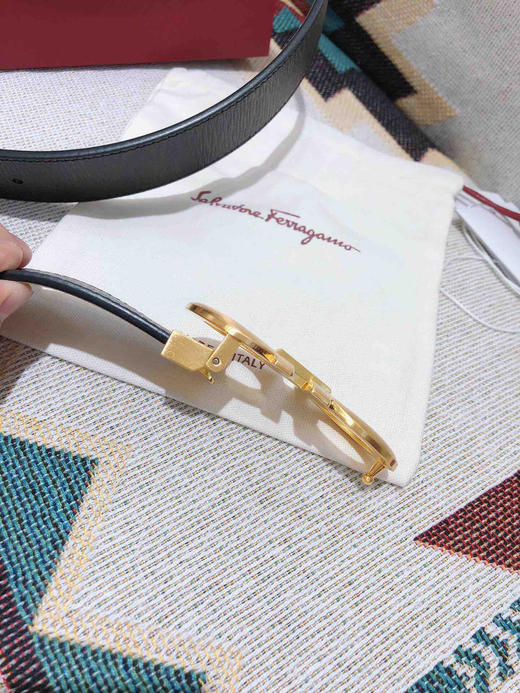 SF菲拉格慕-金色扣-水波纹牛皮 商品图5