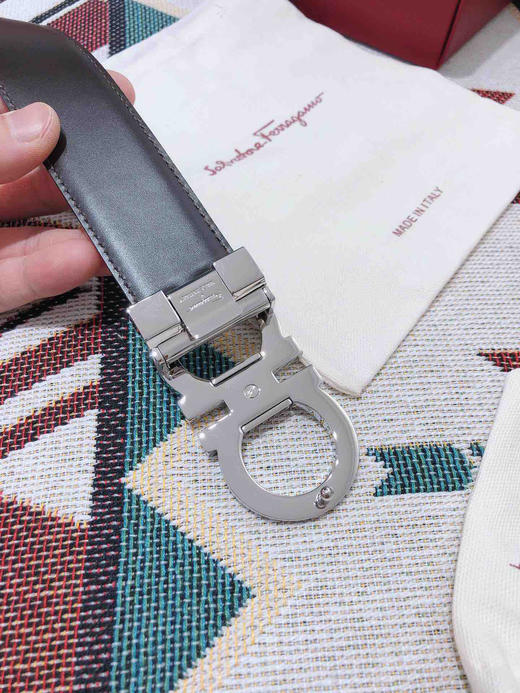 SF菲拉格慕-银色窄扣-平纹牛皮 商品图4