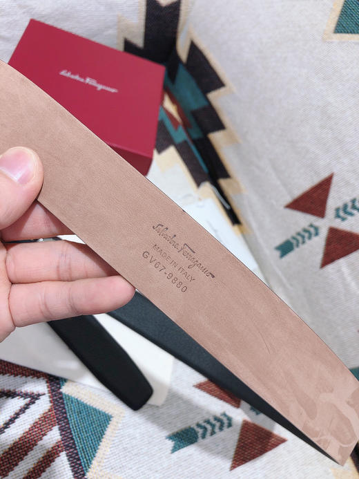 SF菲拉格慕-枪色扣-荔枝纹牛皮 商品图7