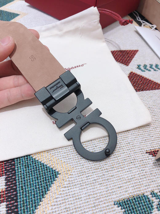 SF菲拉格慕-磨砂黑扣-荔枝纹牛皮 商品图4