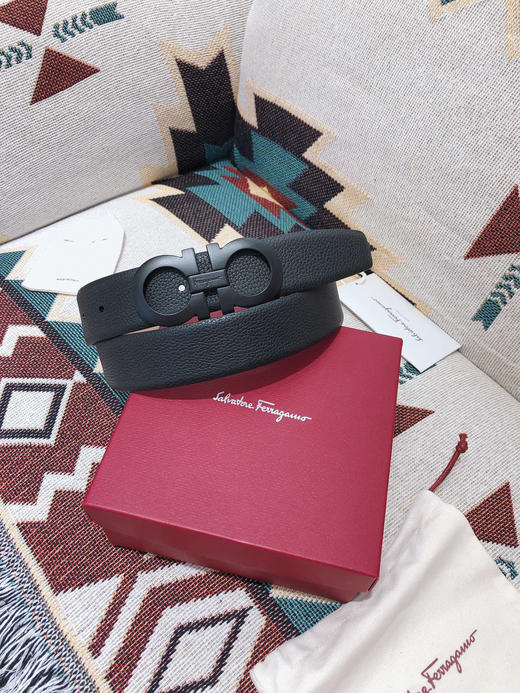 SF菲拉格慕-磨砂黑扣-荔枝纹牛皮 商品图2