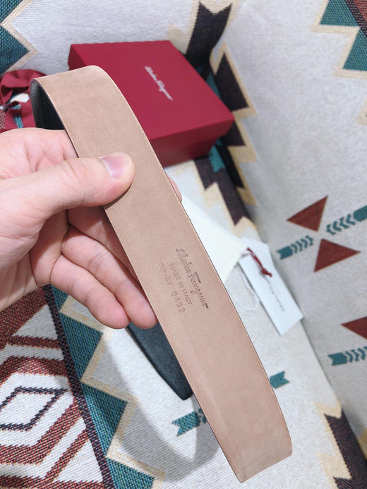 SF菲拉格慕-银色拼色扣-手掌纹+树脂皮 商品图7