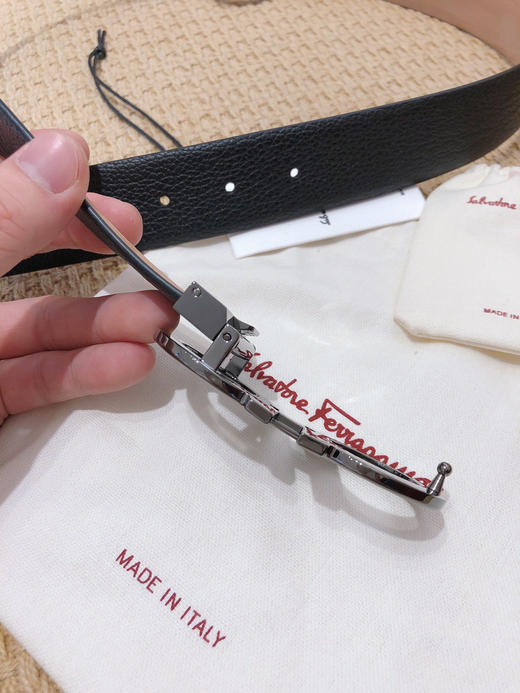 SF菲拉格慕-枪色扣-荔枝纹+树膏皮 商品图5