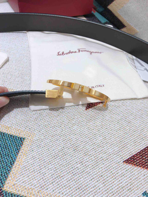 SF菲拉格慕-金色窄扣-平纹牛皮 商品图5