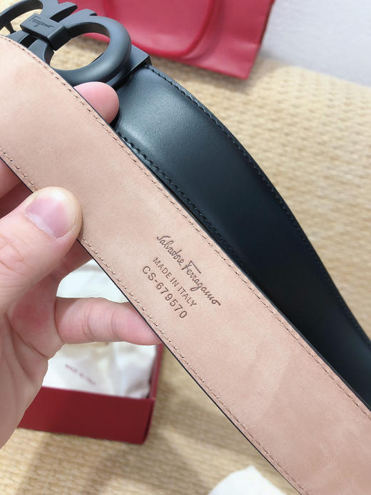 SF菲拉格慕-磨砂黑扣-平纹+树膏皮 商品图7