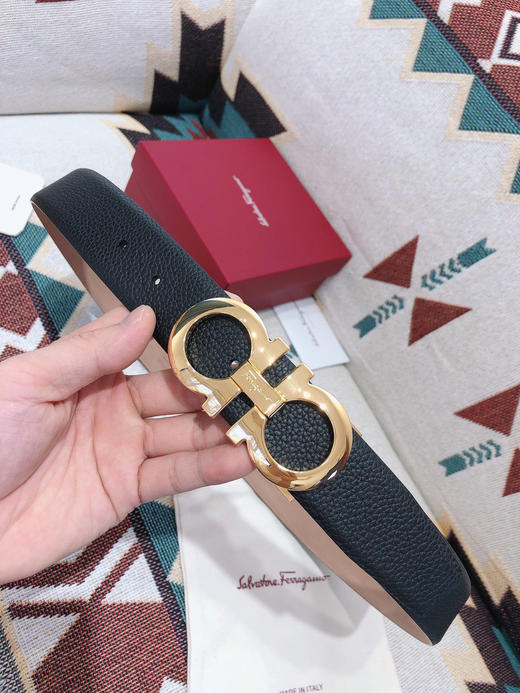 SF菲拉格慕-金色扣-荔枝纹牛皮 商品图3