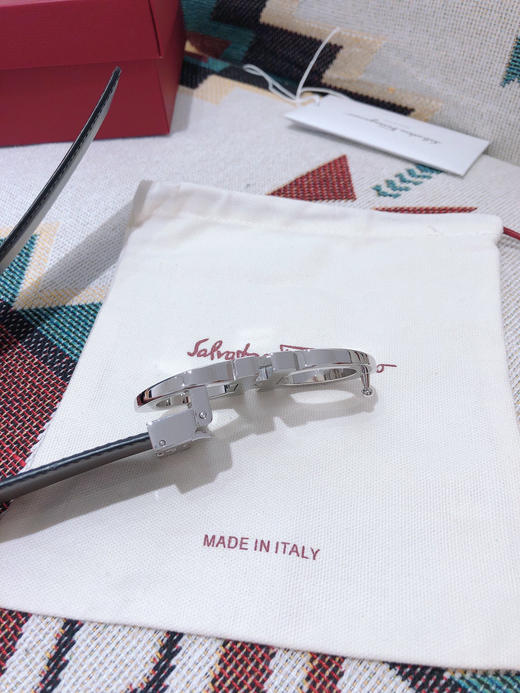 SF菲拉格慕-银色窄扣-平纹牛皮 商品图5