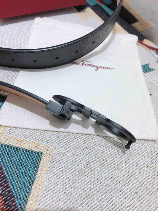 SF菲拉格慕-磨砂黑扣-水波纹牛皮 商品图5