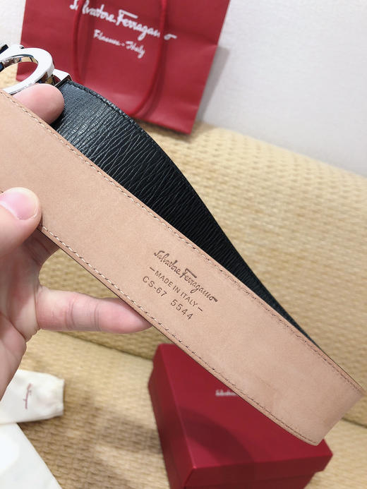 SF菲拉格慕-银色扣-水波纹+树膏皮 商品图6