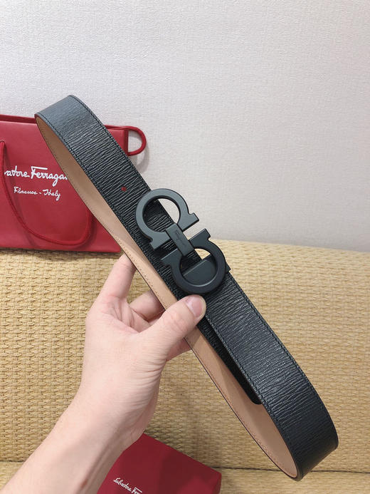 SF菲拉格慕-磨砂黑扣-水波纹+树膏皮 商品图3