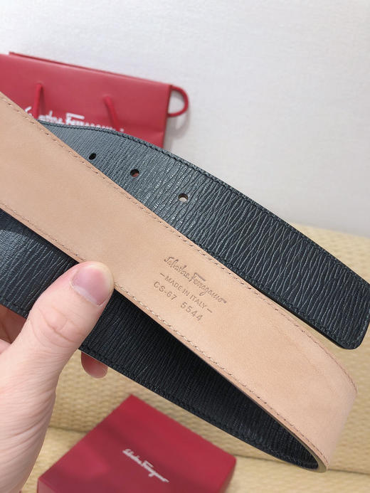 SF菲拉格慕-磨砂黑扣-水波纹+树膏皮 商品图5