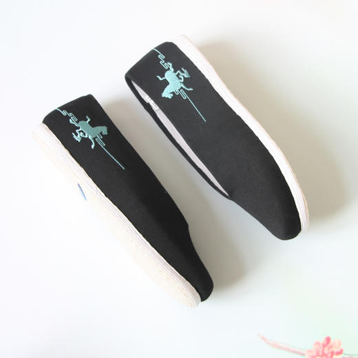 内联升男鞋手工千层底老北京布底文创马踏飞燕绣花手工布鞋（男千）8508A 商品图3