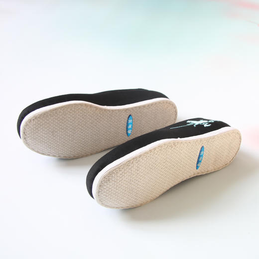 内联升男鞋手工千层底老北京布底文创马踏飞燕绣花手工布鞋（男千）8508A 商品图5