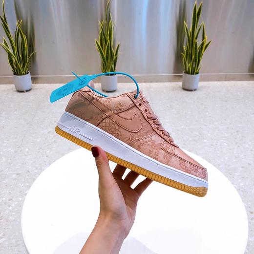 点此购买 clot×耐克男女款粉丝绸运动鞋 98 168952