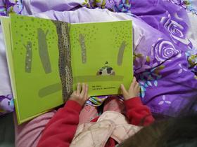 《给孩子的时间感知绘本》每次读到好臭全是一股屁味这段，让我读上4遍或者5遍