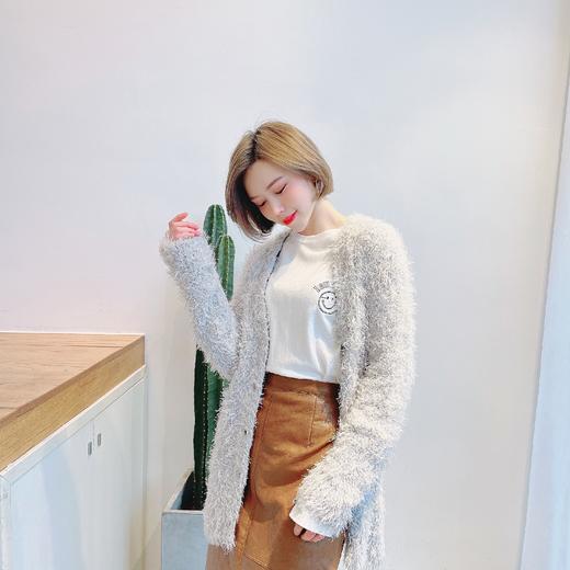 20秋季新款时尚个性毛茸茸系扣毛衣 商品图0