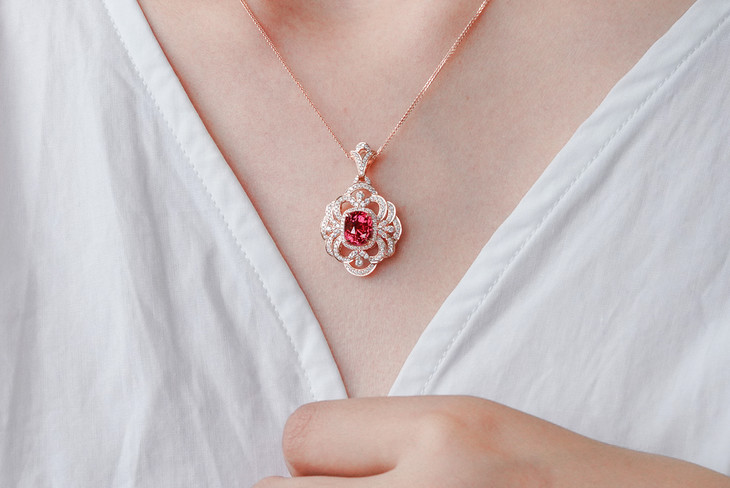 【现货】2.58克拉天然尖晶石吊坠 18k金 凡诺希珠宝