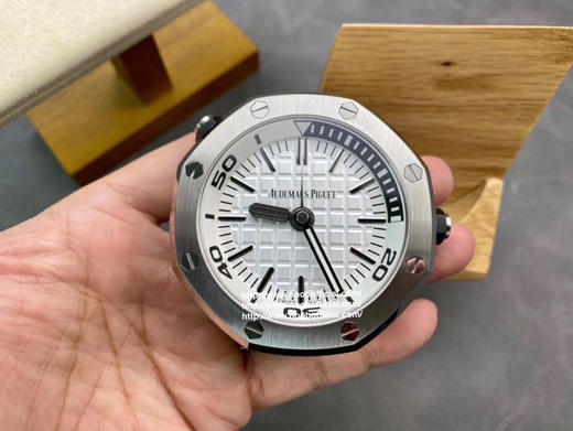 TZ爱bi皇家橡树离岸型-15710经典致敬桌钟。316L精钢外壳，65mm*26mm尺寸，瑞士夜光粉填充。 商品图12