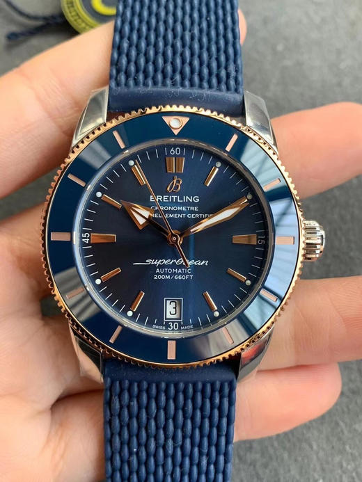 GF新品 BREITLING百年灵家族的"水鬼"－超级海洋文化二代B20自动机械腕表42(Superocean Héritage II B20 Automatic 42)新增间金圈配色 商品图0