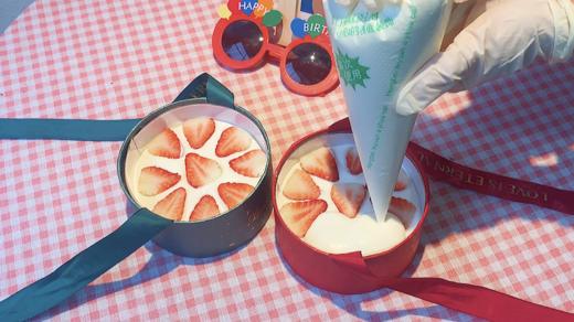 圣诞季【圣诞酸奶慕斯水晶球】|草莓酸奶慕斯蛋糕，满百起送。点亮你的童话梦 商品图1