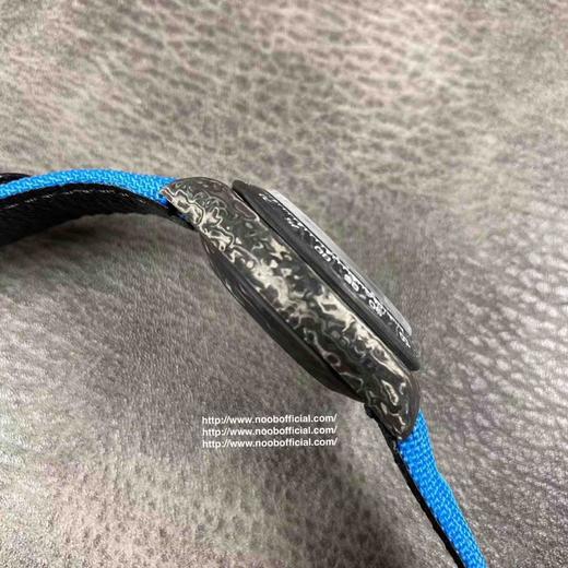 WWF新品发布：碳纤维迪通拿
与原装同重量，同材质，同尺寸复刻原版，碳壳碳后盖碳扣子，双生耳，市场对版，超多配色满足你各种需求 商品图9