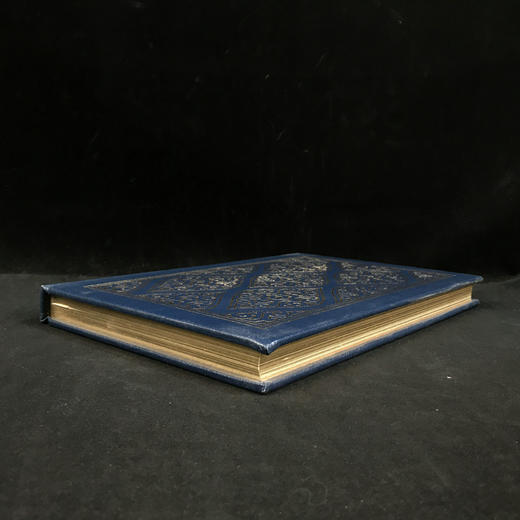 福楼拜《简单的心/圣朱利安传奇/希罗底》 梅·纳玛彩色插图 豪华皮装16开 商品图1