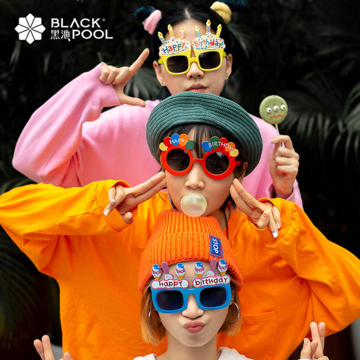 （兑换礼品）圣诞暖暖熊+墨镜*3+圣诞麋鹿头箍*2（限12月24-25配送，不单独出售） 商品图1