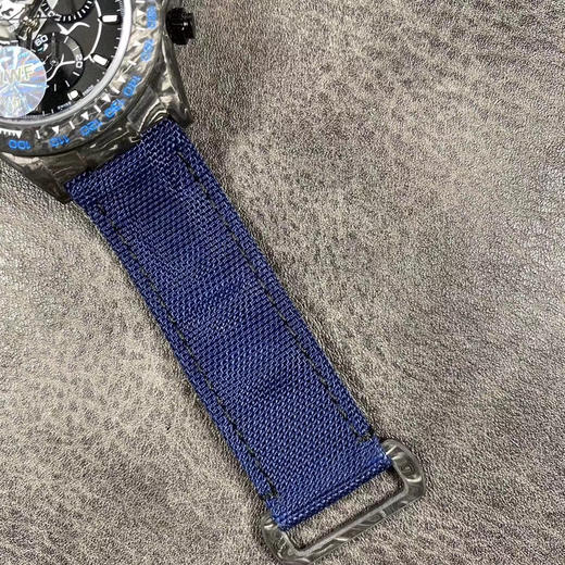 WWF新品发布：碳纤维迪通拿
与原装同重量，同材质，同尺寸完美复刻原版，碳壳碳后盖碳扣子，双生耳，市场唯一对版，超多配色满足你各种需求 商品图10