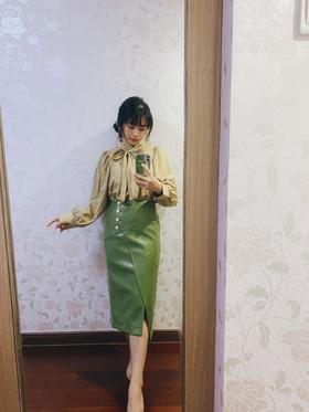 裙子的颜色绝了，太高级了！