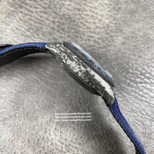 WWF新品发布：碳纤维迪通拿
与原装同重量，同材质，同尺寸完美复刻原版，碳壳碳后盖碳扣子，双生耳，市场唯一对版，超多配色满足你各种需求 商品图4