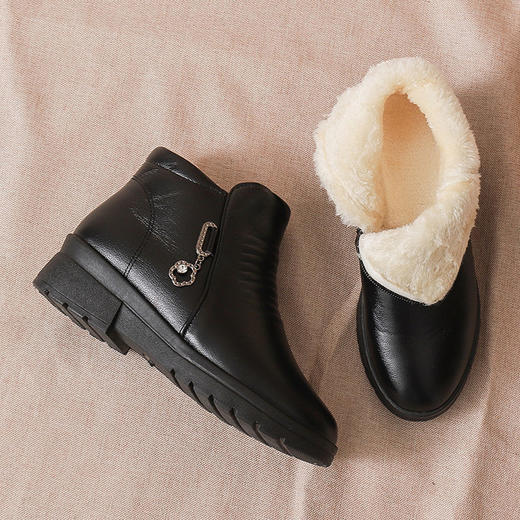 新款冬季加绒中老年短靴平底大码女鞋子防滑妈妈棉鞋软底女式皮鞋 商品图0
