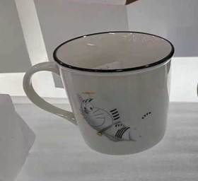白色哆啦A梦-水缸