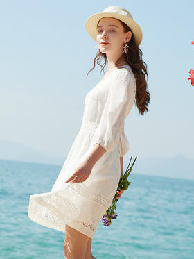 欧芮儿新款七分袖V领刺绣白色雪纺连衣裙女中长款镂空a字