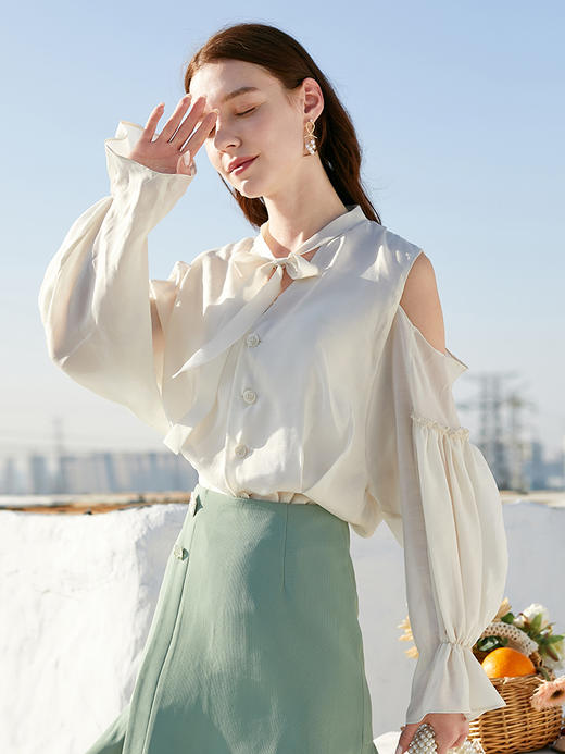 欧芮儿新款喇叭袖雪纺衬衫女白色衬衣露肩设计感小众上衣 商品图0