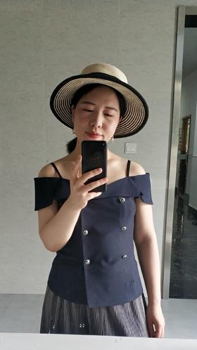 复古双排扣的设计，修饰身形，优雅显气质