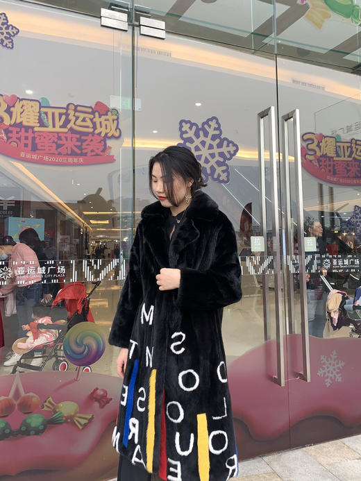 206PC049--黑色水貂镶花皮大衣--《冬季时尚系列》 商品图5