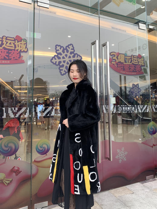 206PC049--黑色水貂镶花皮大衣--《冬季时尚系列》 商品图4