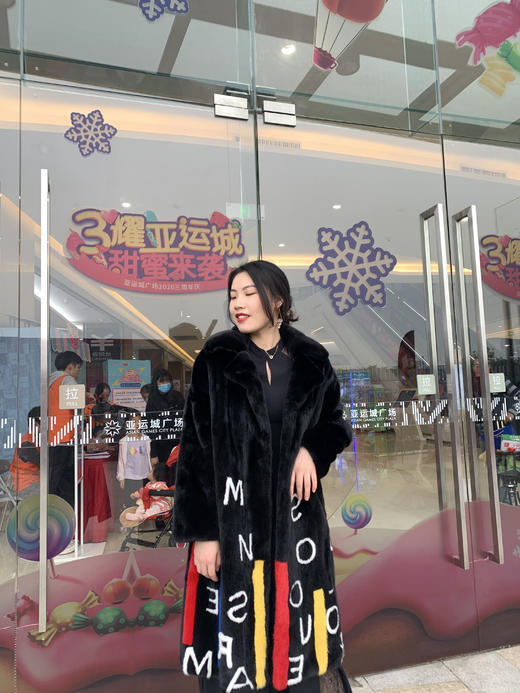 206PC049--黑色水貂镶花皮大衣--《冬季时尚系列》 商品图2