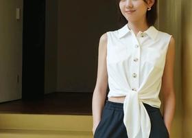 穿一件无袖衬衫，女生帅起来就没男生什么事了。