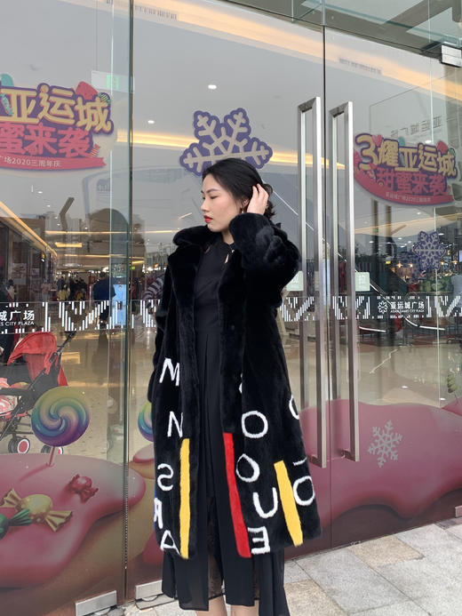206PC049--黑色水貂镶花皮大衣--《冬季时尚系列》 商品图3