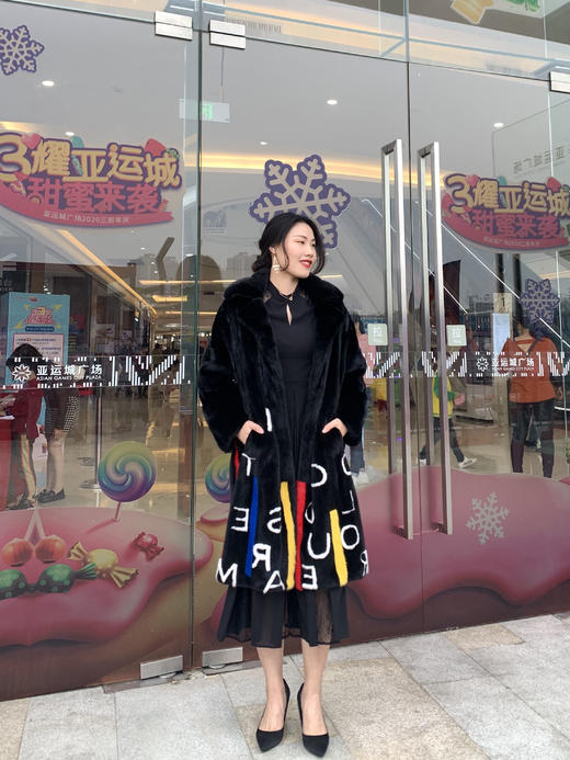 206PC049--黑色水貂镶花皮大衣--《冬季时尚系列》 商品图0