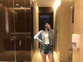 超喜欢这个羊绒外套，很轻便又好看，太适合怕冷星人了！