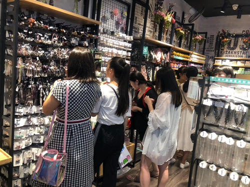 中国最<em>大</em>“10元店”名创优品背后，有一套这样的爆品模式